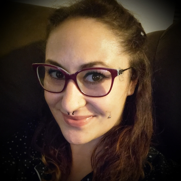 Meet your Posher, Cheyenne - Picture 2 of 2